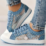 Floria | Sneakersy z siateczką, haftem kwiatowym i dekoracyjną zawieszką